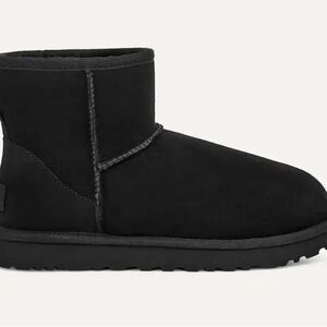 UGG Classic Mini II Boot — Black — Size 7